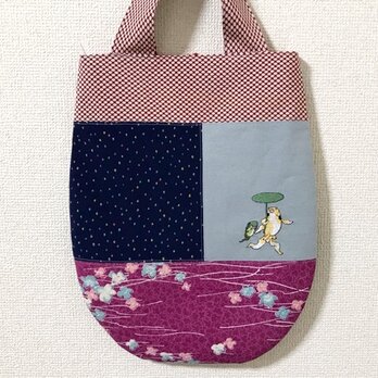 手刺繍浮世絵バッグ＊歌川国芳「金魚づくし・にはかあめんぼう」の金魚と蛙の画像