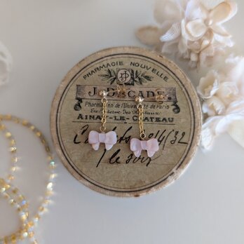 小さなリボンのシェルピアス（ピンク）