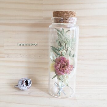 《送料無料》ピンクのバラのミニミニブーケの小瓶の画像
