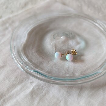 京都オパールのピアス（ホワイト）