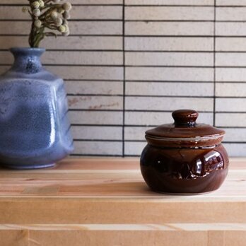 1600年創業 13代目職人 加藤さんのつくる甕（かめ）2合・飴茶（漬物入れ・調味料入れ）梅干し約15個ほど入りますの画像