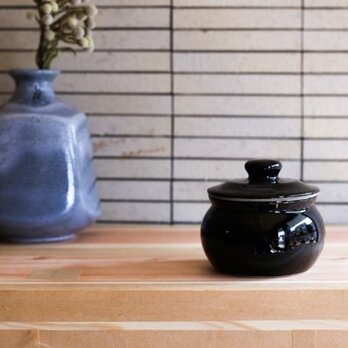 1600年創業 13代目職人 加藤さんのつくる甕（かめ）2合・黒（漬物入れ・調味料入れ）梅干し約15個ほど入りますの画像