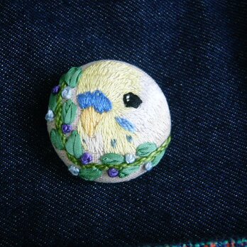 　刺繍　セキセイインコ（）　ブローチ　くるみボタン　鳥の画像