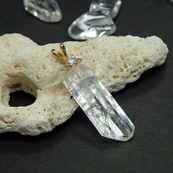 ～美しい結晶～　　ダンビュライト原石のペンダント　ｋ10の画像