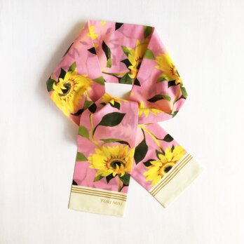 リボンスカーフ「 Sunflowers（ヒマワリ柄・ピンク）」（細身フォルム  / コットン）の画像