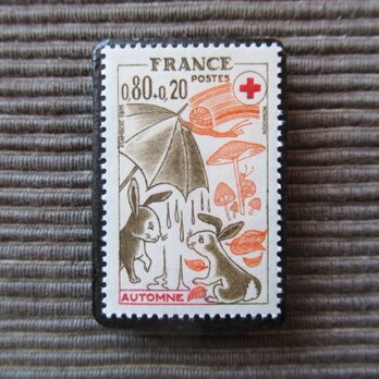 フランス　赤十字切手ブローチ 5336の画像