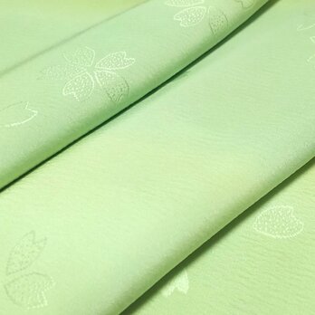 正絹 長襦袢地 綸子 はぎれ【桜模様織り出し】緑 ５０cmの画像