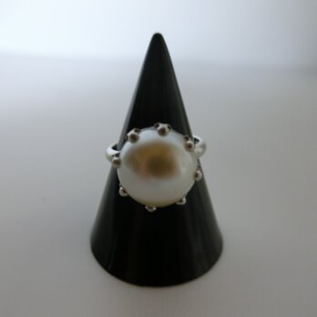 挑む桐谷モードのモダニズムの開花する指輪の画像
