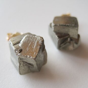 パイライトの原石ピアス/黄鉄鉱  14kgfの画像