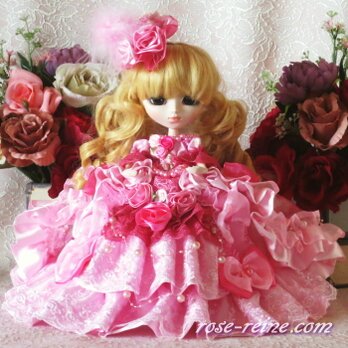 ベルサイユの薔薇 スィートピンクがフェミニンなオーバートレーンドールドレスの画像