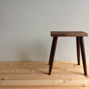 こぶりなスツール 耳付きブラックウォルナット