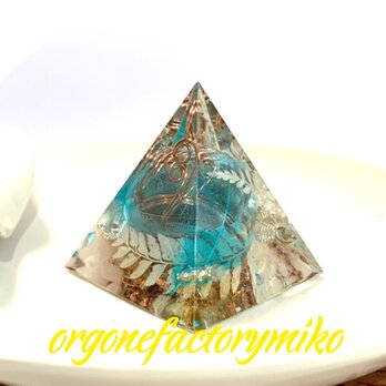 バリ島フローライト　天才の石　恋愛　金運　幸運メモリーオイル入　ピラミッド　オルゴナイトの画像