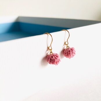 センニチコウのピアス・ピンク（タティングレース・レース糸）