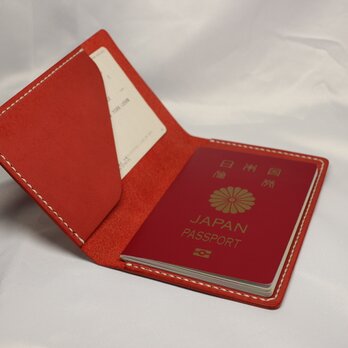 ヌメ革 手縫いのパスポートケース（レッド色）の画像
