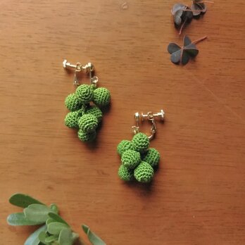 山野草のイヤリング　-ampelopsis- [forest green]の画像