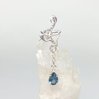 ～可憐な耳飾り～　ロンドンブルートパーズの蔓飾りイヤーカフ　ショートタイプ（右耳用）