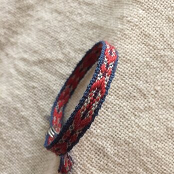 手織りのブレスレット 赤×青×生成の画像