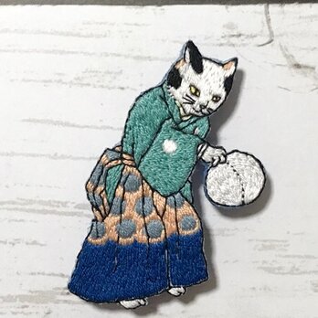 手刺繍浮世絵ブローチ＊歌川国芳「流行猫の曲手まり」よりの画像