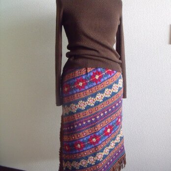 フリンジ付の編み込みスカートの画像