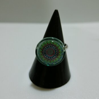 気分を変える桐谷デザインの可愛い表情を見せる指輪の画像