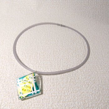 ガラス細工のネックレス　ー　葉しずく　ー