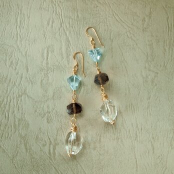 Transparent pieces earringsの画像