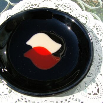 ガラスの丸皿・トリの画像