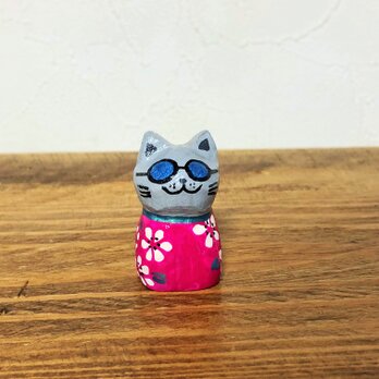 木彫り猫　小さなサングラス猫の画像