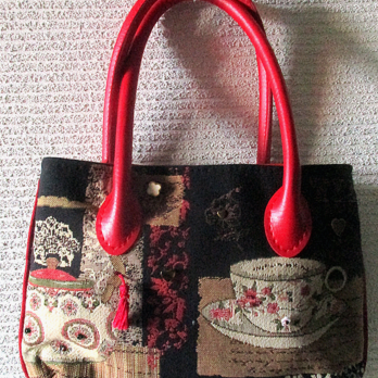 ゴブラン織りアクセサリーバッグ-茶器柄-赤の画像