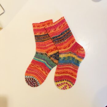 No.141送料込手編み靴下　赤とんぼ