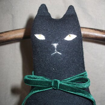 ちょっとぽっちゃり黒猫ちゃん