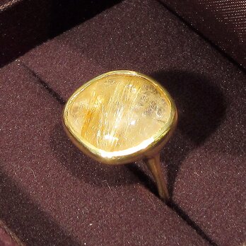10.75ctルチルクォーツの指輪（リングサイズ：10号、K18イエローゴールドの厚メッキ、ふくりん留め）の画像