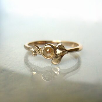 ナチュラルダイヤとリーフのK10の指輪(シャンパンカラー)の画像