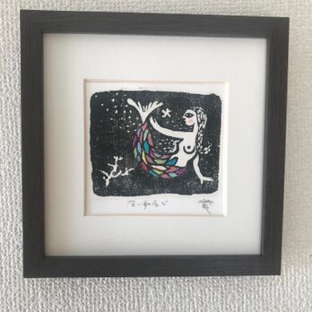 額装木版画「深い海の底で」の画像