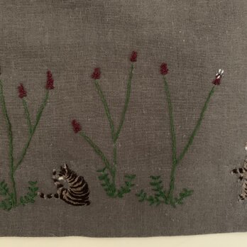 綿麻 ロングスカート キジトラ猫たちとワレモコウとコスモスの画像