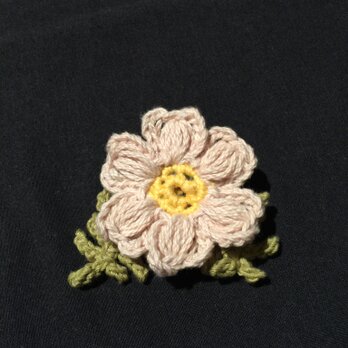 手編み花のブローチ（コットン）の画像