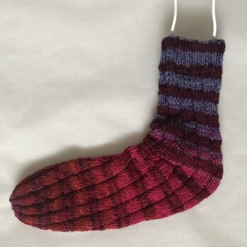 手編み靴下 茜色 フリーサイズの画像