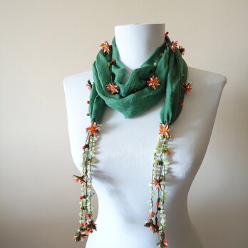 刺繍のお花つき　シルクスカーフのロングラリエット　グリーンの画像