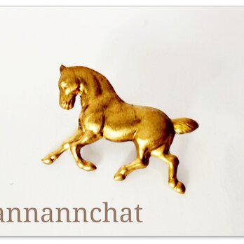 【　馬（約３ｃｍ）ビンテージ　真鍮　ピンブローチ】男性にも　乗馬　ワンポイントの画像