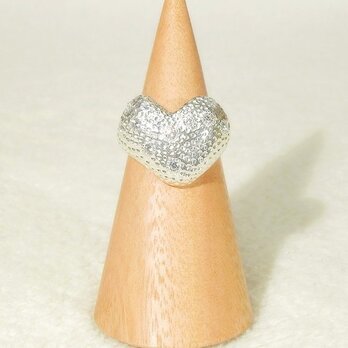 ハート・モチーフの合成ダイヤモンドとSV925の指輪（リングサイズ：13号程度の方に推奨、ロジウムの厚メッキ）の画像