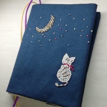 【SALE】ブックカバー 「猫と月」 ビーズ刺繍 (文庫本用)の画像