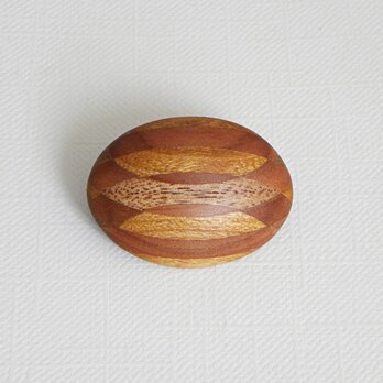 ブローチ -リンゴ･シウリザクラ･オニグルミ楕円-の画像