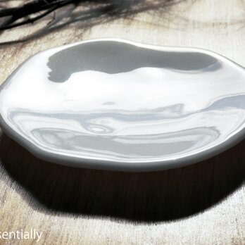 白色ガラスの器 -「 KAZEの肌 」● 21cm・光沢の画像