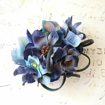 cosmos corsage (dark navy)の画像