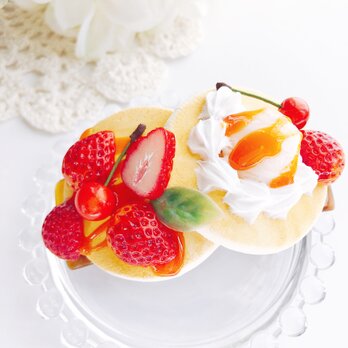 真っ赤な苺パンケーキのバレッタ strawberry スイーツデコの画像