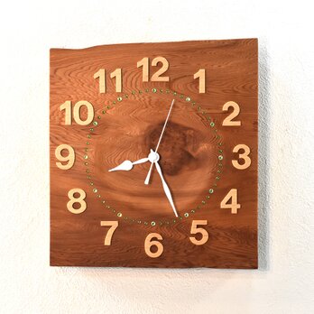 屋久杉の木目が楽しめる掛け時計の画像