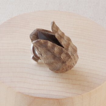 日本のどんぐりシリーズ　スダジイの木彫タックピン 受注制作の画像
