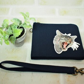 ❣❣＊＊在庫処分品＊＊❣❣　猫パンチの刺繍ワッペン　Ｌ型ファスナーミニ財布（同生地持ち手付）の画像
