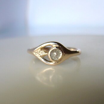 ナチュラルダイヤと小さいリーフのK10の指輪の画像