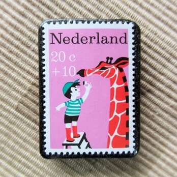 オランダ　切手ブローチ5529の画像